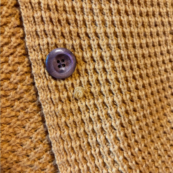 Button cross sweater - Picture 3 of 3